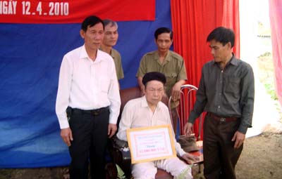 Hội CCB huyện Ân Thi Khởi công xây nhà tình nghĩa cho hội viên có hoàn cảnh khó khăn